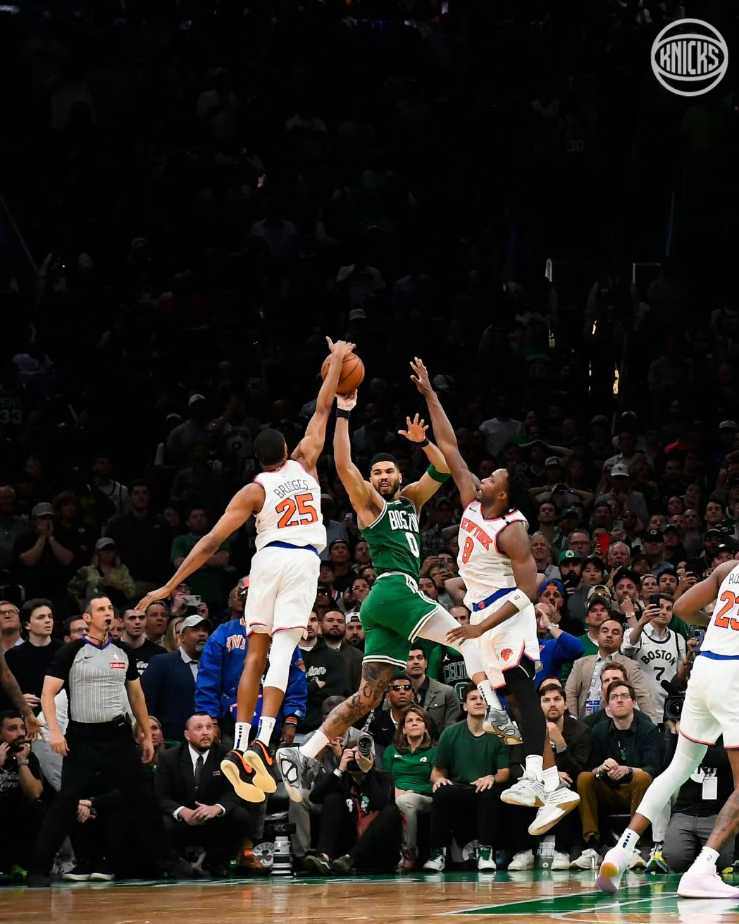 关于魔术完胜尼克斯，福克斯统治全场的信息