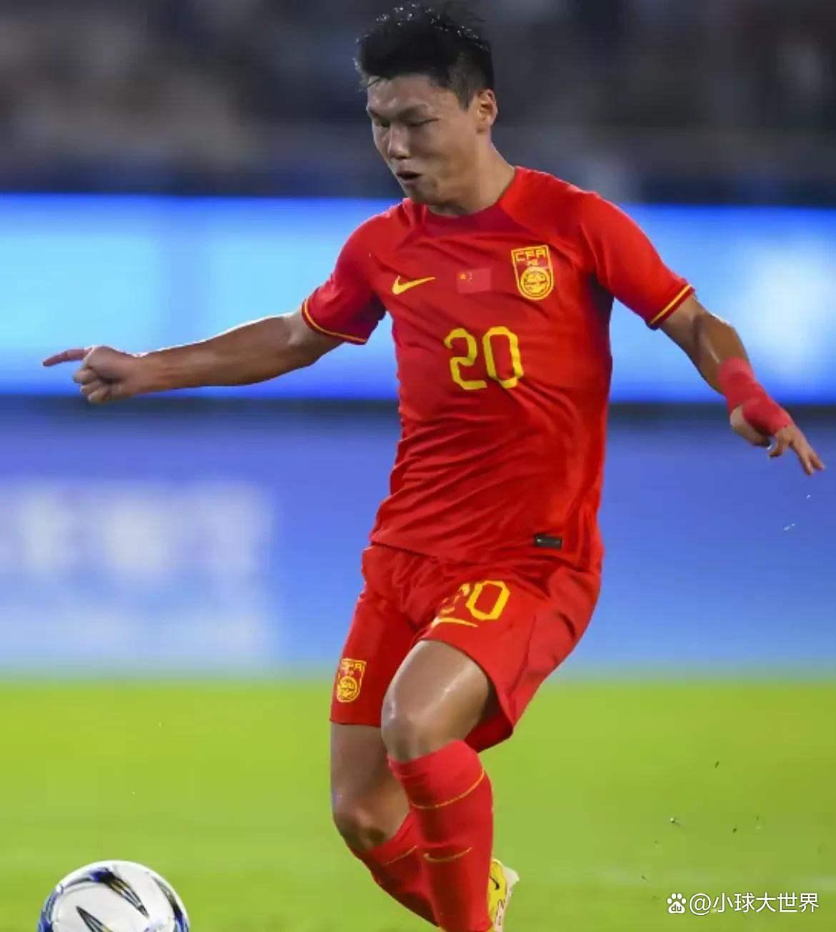 足球运动员技术过硬，比赛展现实力