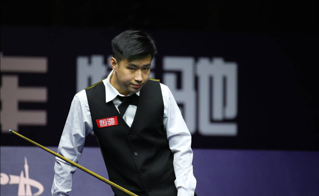 关于哑铃比赛激烈对决，强者胜出的信息