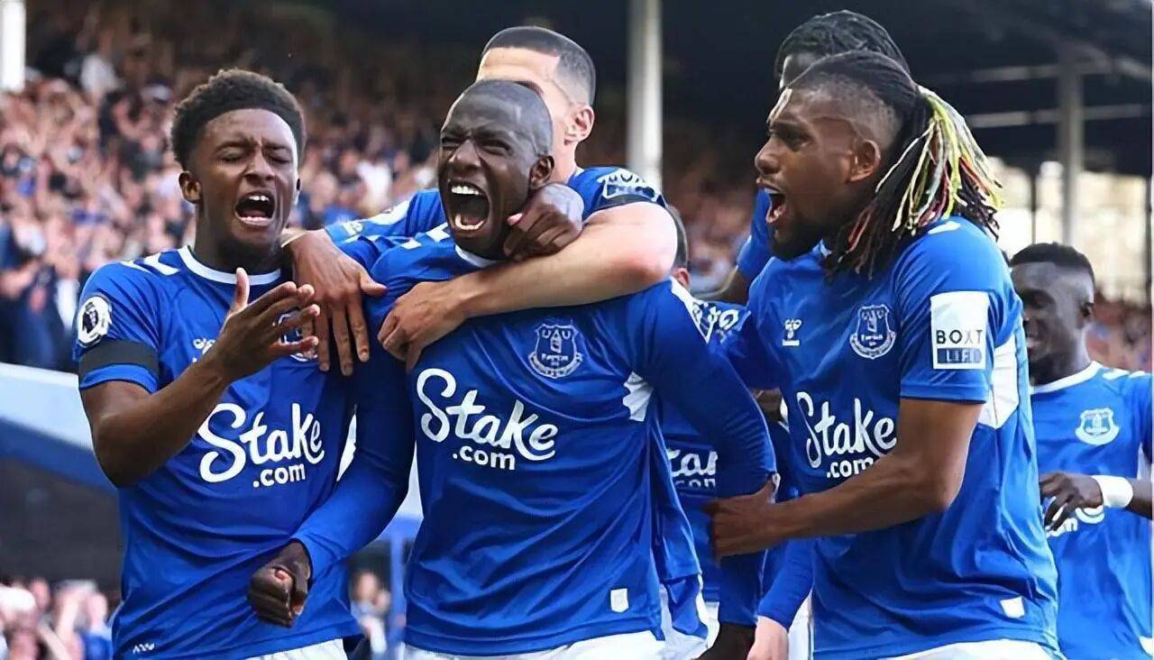 关于曼彻斯特城大败，晋级前景堪忧的信息