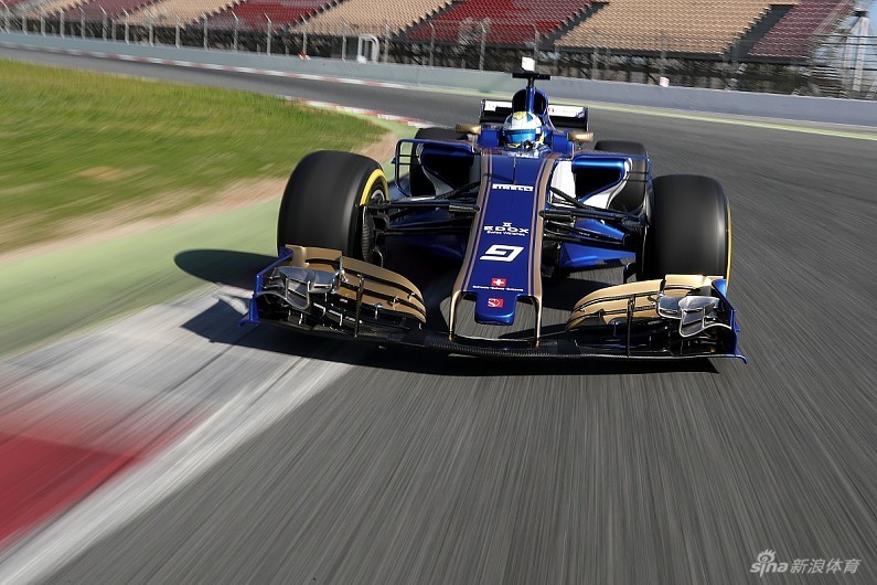 包含索伯车队险胜雷诺车队，拉塞尔刷新纪录的词条