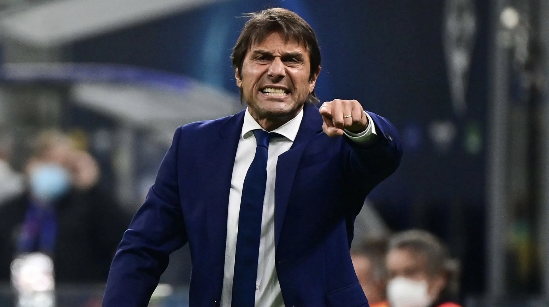 包含AC米兰血洗丹麦，孔蒂送出助攻的词条