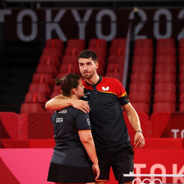 关于中国乒乓球队轻取法国乒乓球队，奥恰洛夫送出助攻的信息