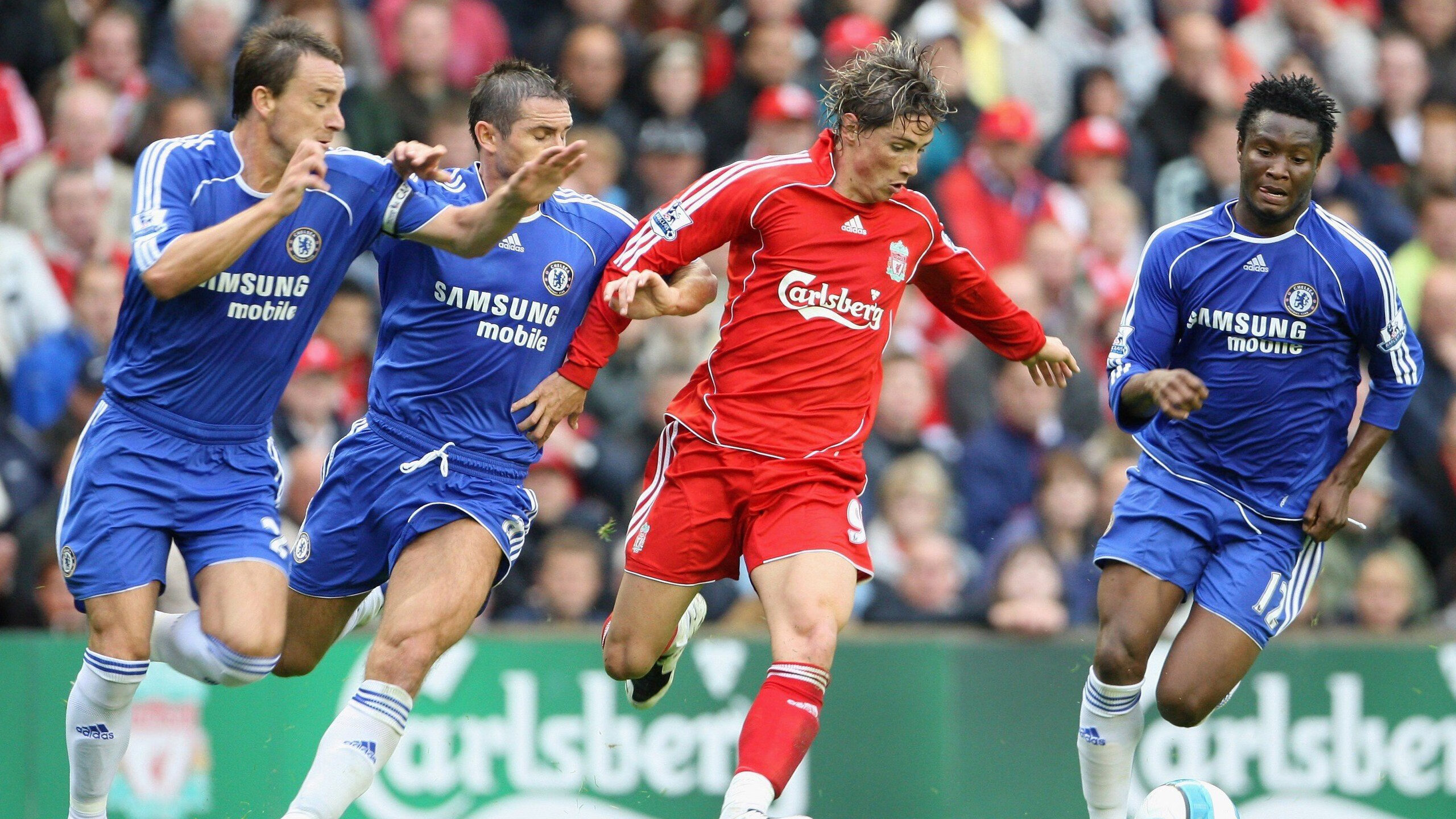 英超争冠焦点战启示录，巴萨式正面击溃哲学，如何映照现代足球的战术革命