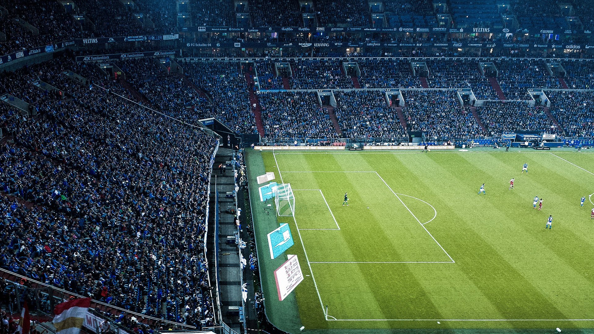 绿茵场与篮球馆的共振，德甲争冠焦点战与上海队突围爵士的竞技哲学